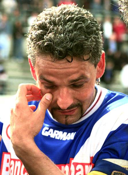 Le lacrime del Divin Codino nella partita del 5 maggio 2002 vinta dal Brescia contro il Bologna per 3-0. Emozioni da ex (Ap)